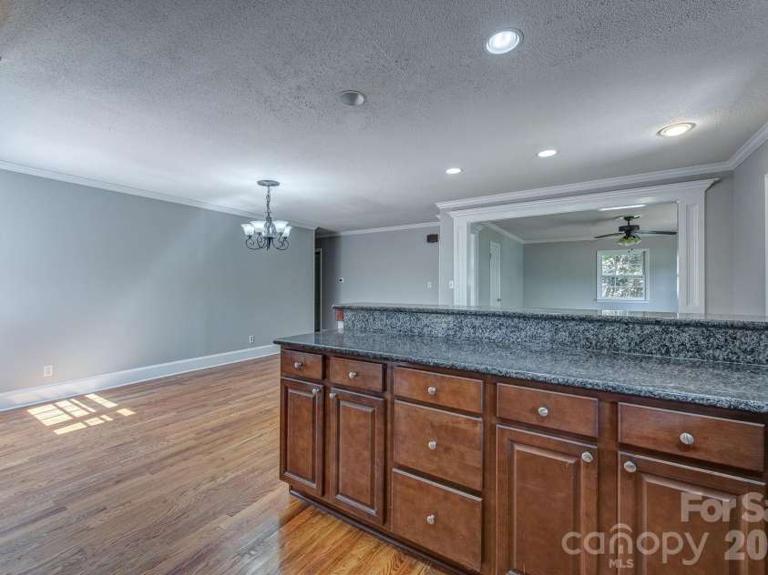 3106 Canterberry Drive, Gastonia, NC 28056.  MLS# CAR4386367, YatesRealty ID 30384. 