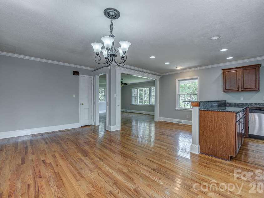 3106 Canterberry Drive, Gastonia, NC 28056.  MLS# CAR4386367, YatesRealty ID 30384. 