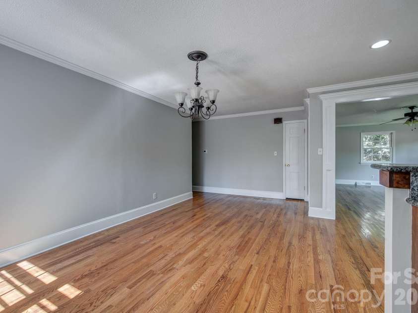 3106 Canterberry Drive, Gastonia, NC 28056.  MLS# CAR4386367, YatesRealty ID 30384. 