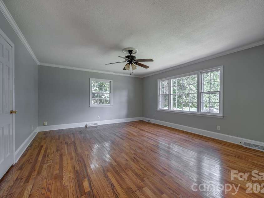 3106 Canterberry Drive, Gastonia, NC 28056.  MLS# CAR4386367, YatesRealty ID 30384. 