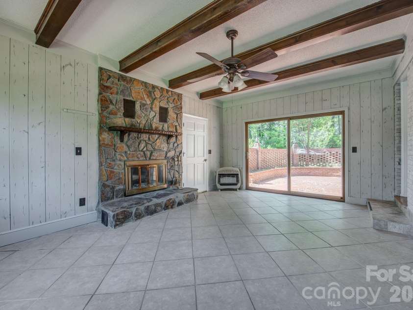 3106 Canterberry Drive, Gastonia, NC 28056.  MLS# CAR4386367, YatesRealty ID 30384. 