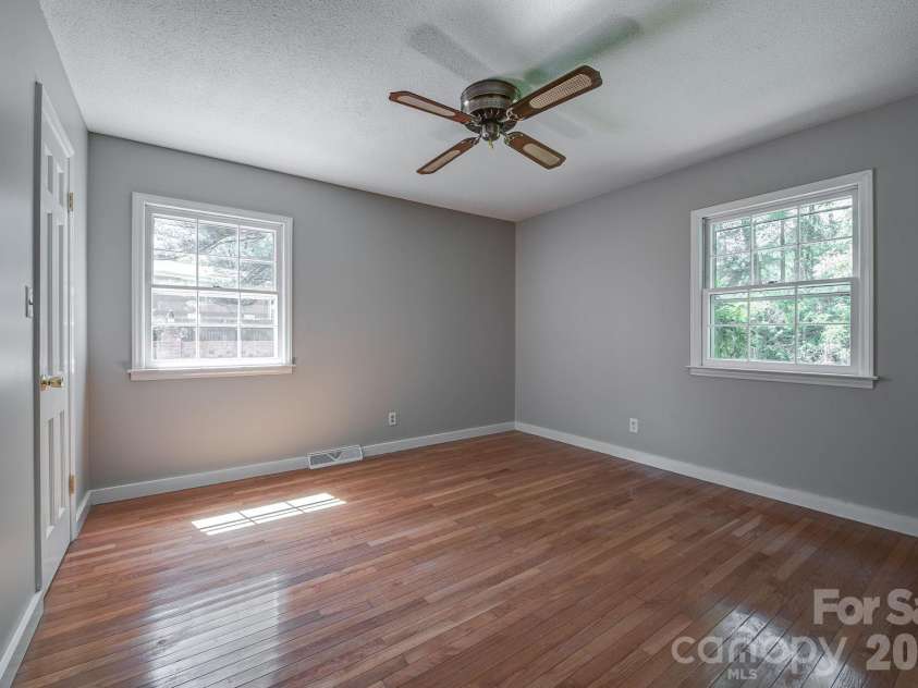 3106 Canterberry Drive, Gastonia, NC 28056.  MLS# CAR4386367, YatesRealty ID 30384. 