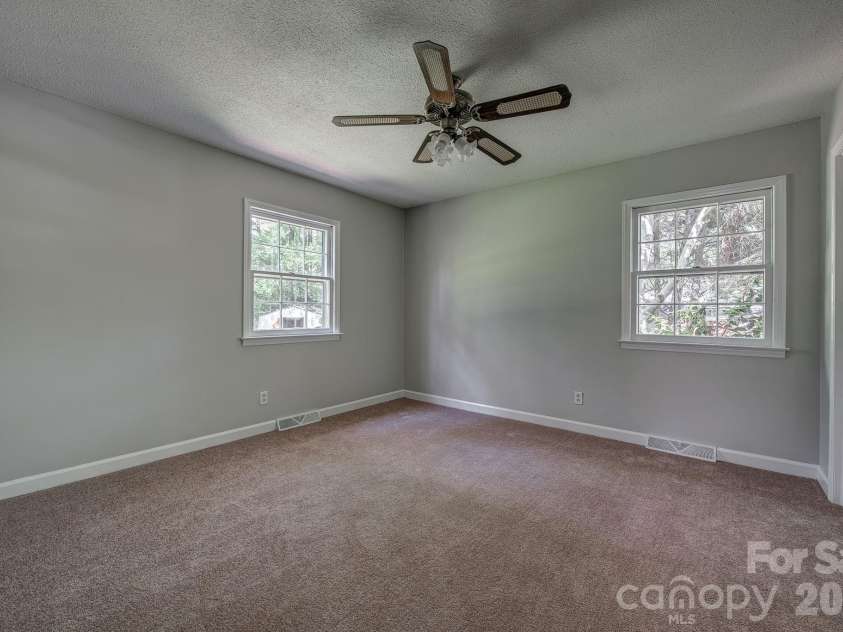 3106 Canterberry Drive, Gastonia, NC 28056.  MLS# CAR4386367, YatesRealty ID 30384. 