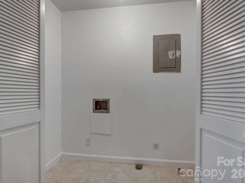 3106 Canterberry Drive, Gastonia, NC 28056.  MLS# CAR4386367, YatesRealty ID 30384. 