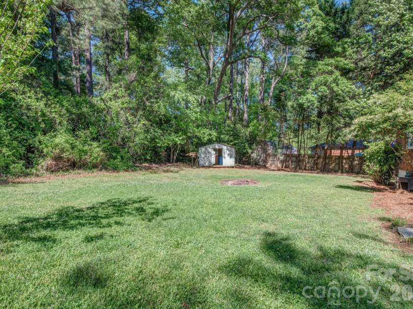 3106 Canterberry Drive, Gastonia, NC 28056.  MLS# CAR4386367, YatesRealty ID 30384. 
