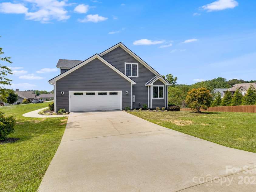 45 Horizon Way, Alexander, NC 28701.  MLS# CAR4289234, YatesRealty ID 30384. 