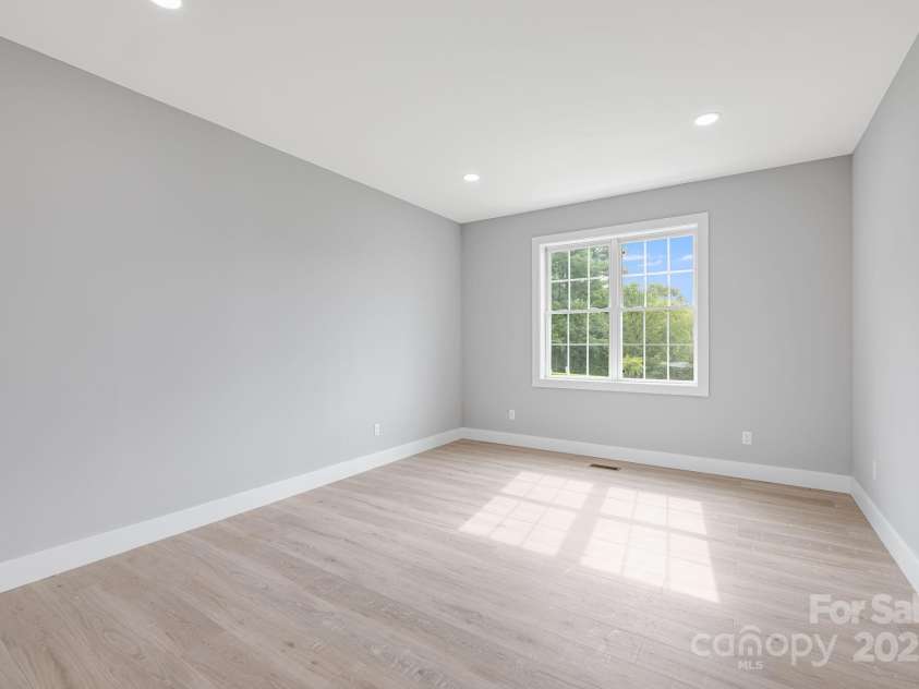 45 Horizon Way, Alexander, NC 28701.  MLS# CAR4289234, YatesRealty ID 30384. 