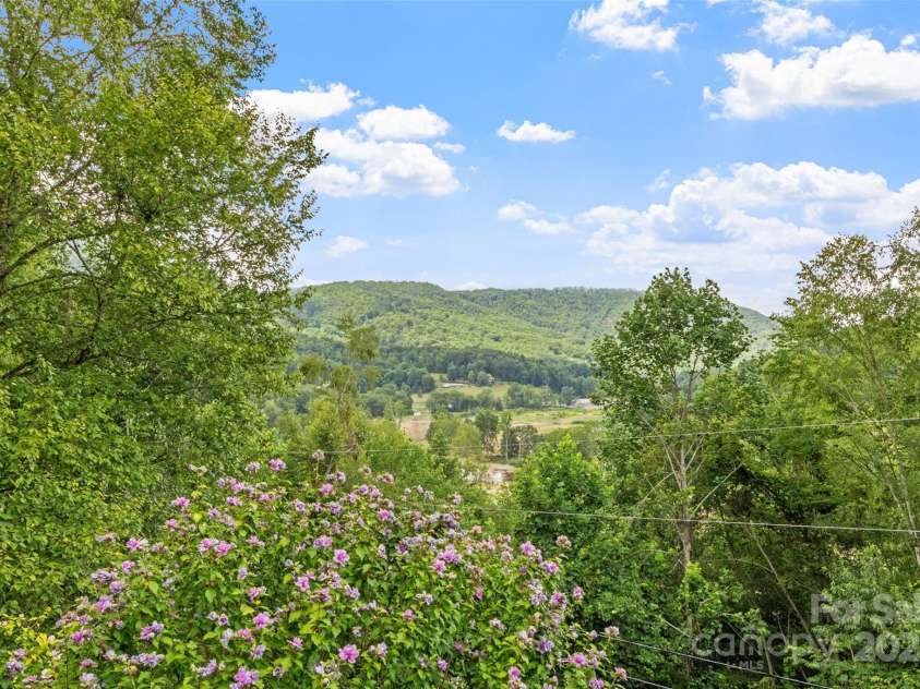 272 Appaloosa Trail, Burnsville, NC 28714.  MLS# CAR4287221, YatesRealty ID 30385. 