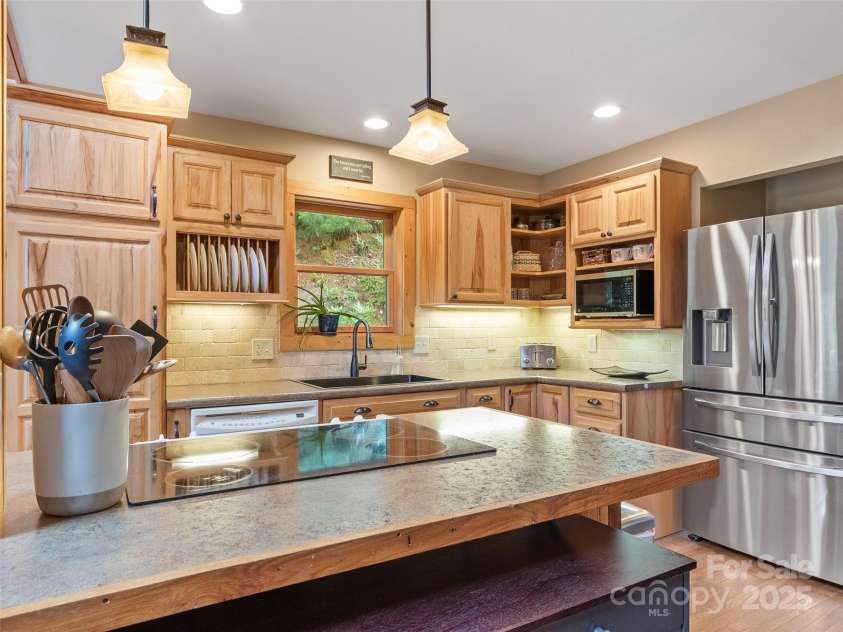 272 Appaloosa Trail, Burnsville, NC 28714.  MLS# CAR4287221, YatesRealty ID 30385. 