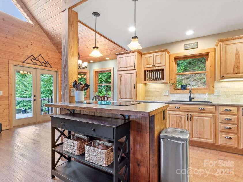 272 Appaloosa Trail, Burnsville, NC 28714.  MLS# CAR4287221, YatesRealty ID 30385. 