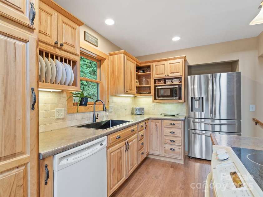 272 Appaloosa Trail, Burnsville, NC 28714.  MLS# CAR4287221, YatesRealty ID 30385. 