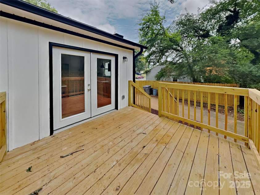 2633 Brentwood Place, Charlotte, NC 28208.  MLS# CAR4287287, YatesRealty ID 30386. 