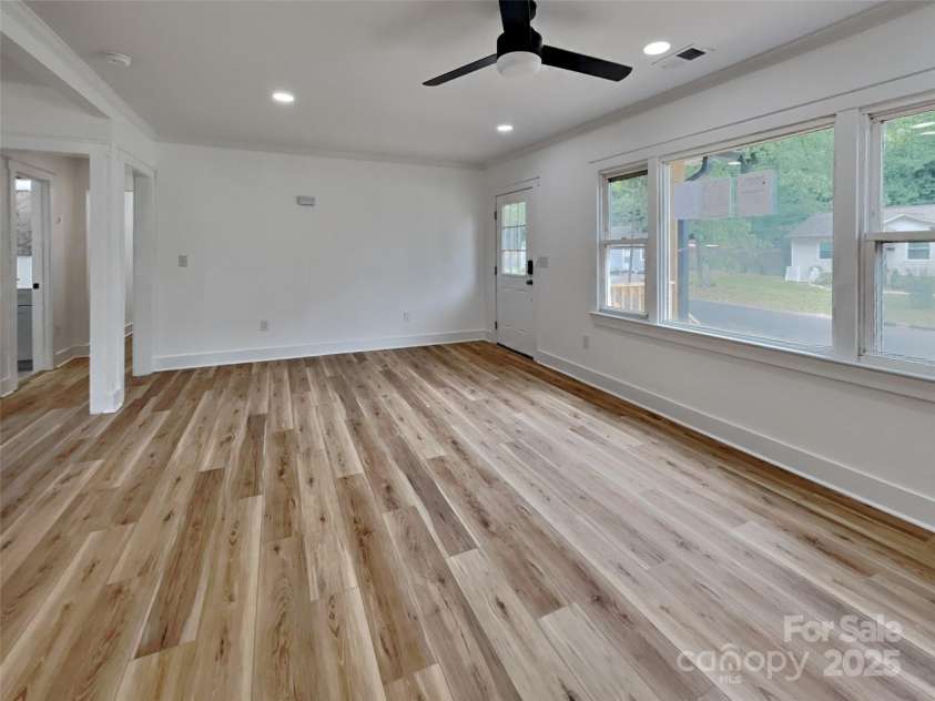 2633 Brentwood Place, Charlotte, NC 28208.  MLS# CAR4287287, YatesRealty ID 30386. 