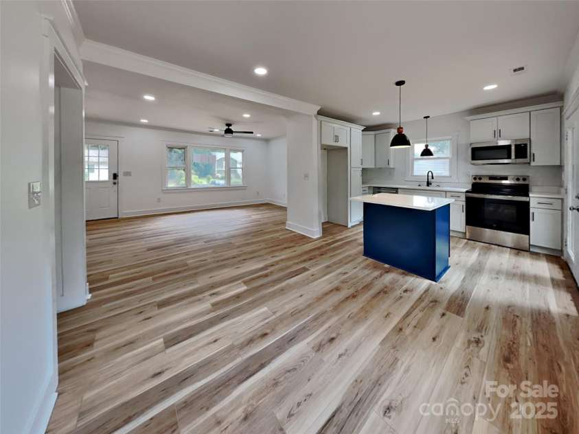 2633 Brentwood Place, Charlotte, NC 28208.  MLS# CAR4287287, YatesRealty ID 30386. 