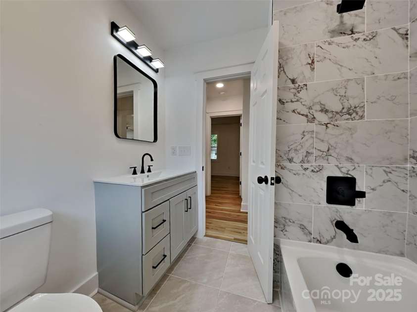 2633 Brentwood Place, Charlotte, NC 28208.  MLS# CAR4287287, YatesRealty ID 30386. 