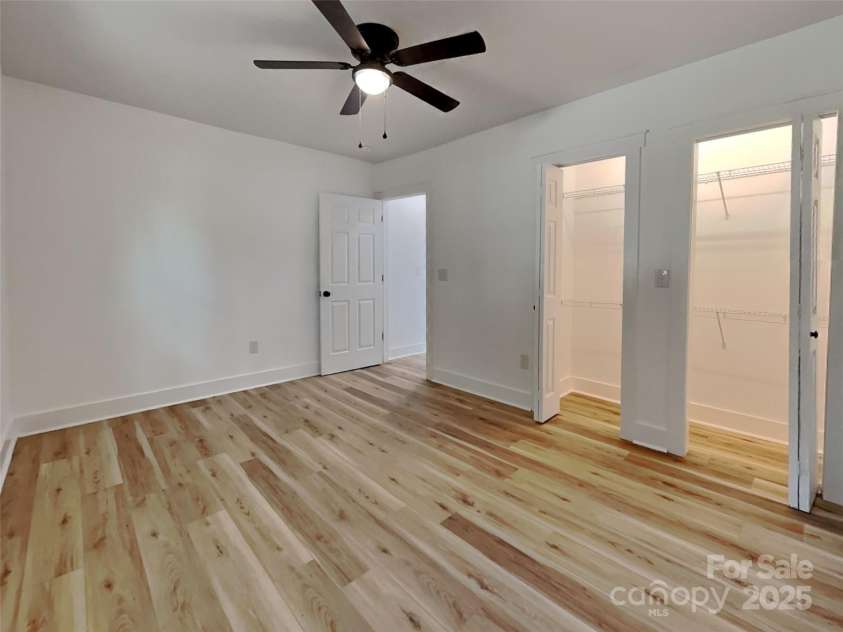 2633 Brentwood Place, Charlotte, NC 28208.  MLS# CAR4287287, YatesRealty ID 30386. 