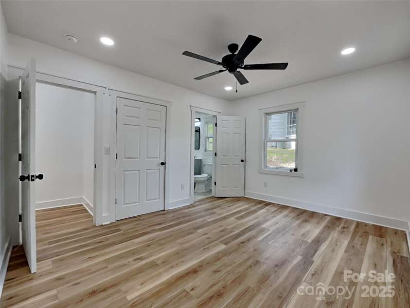2633 Brentwood Place, Charlotte, NC 28208.  MLS# CAR4287287, YatesRealty ID 30386. 
