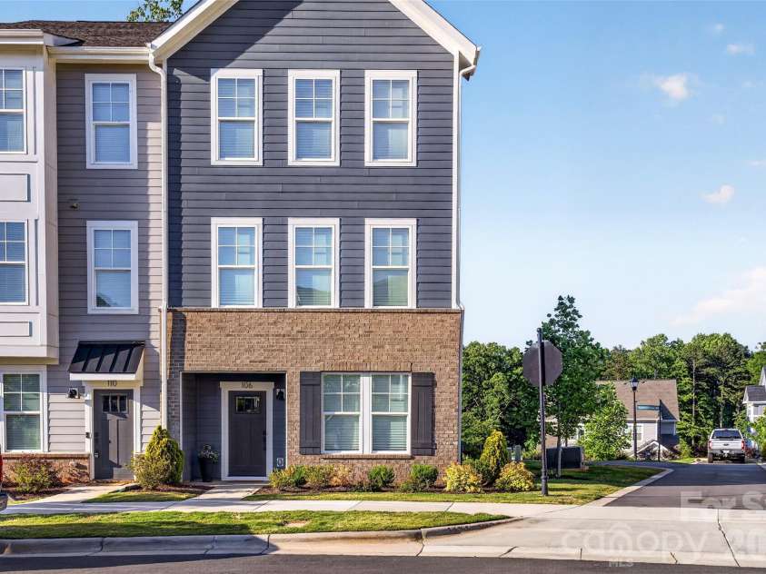 106 Wesser Street, Davidson, NC 28036.  MLS# CAR4382368, YatesRealty ID 30388. An END Unit In Davidson Walk