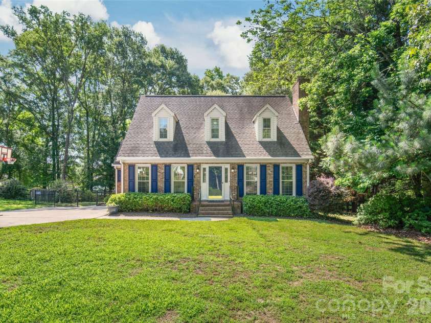 3216 Hitching Post Lane, Rock Hill, SC 29732.  MLS# CAR4371992, YatesRealty ID 30389. Beautiful Brick Cape Cod Home