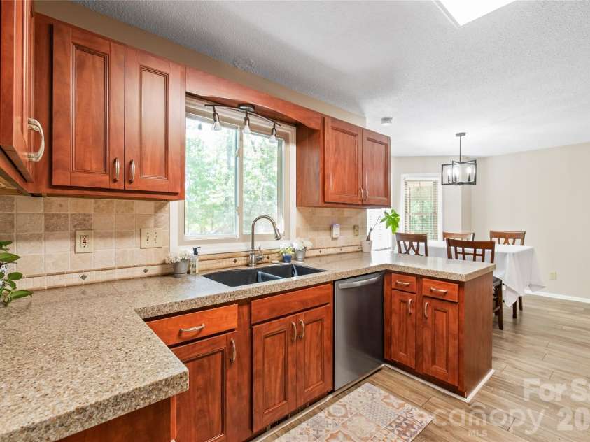 3216 Hitching Post Lane, Rock Hill, SC 29732.  MLS# CAR4371992, YatesRealty ID 30389. Kitchen with breakfast area 