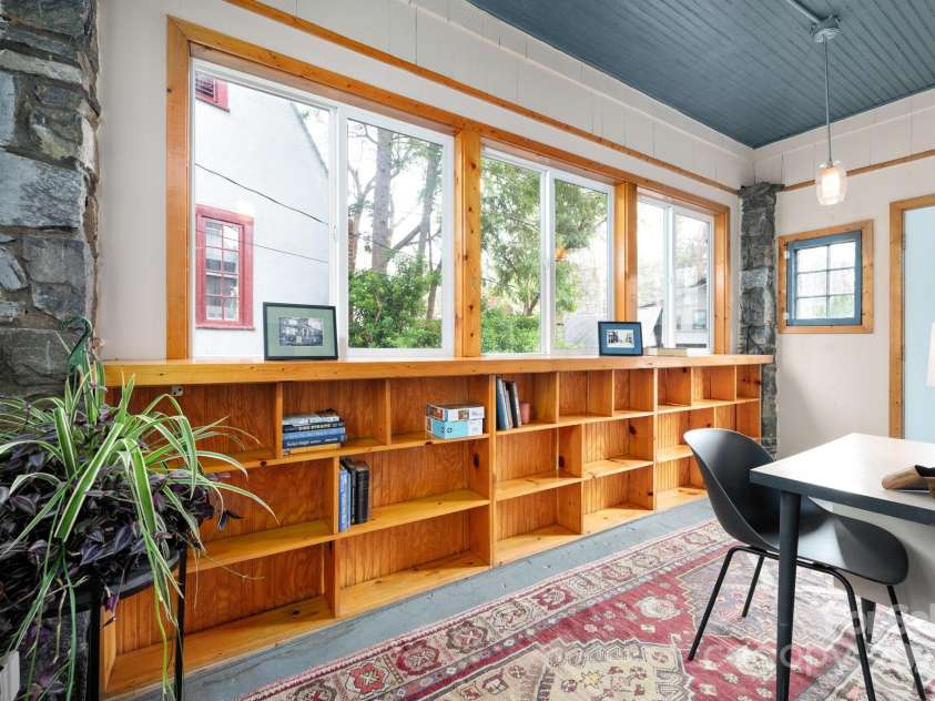 67 Westover Drive, Asheville, NC 28801.  MLS# CAR4288479, YatesRealty ID 30389. Built-In Bookshelves