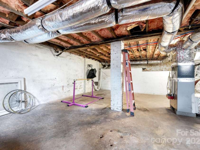 67 Westover Drive, Asheville, NC 28801.  MLS# CAR4288479, YatesRealty ID 30389. Excellent Potential Space