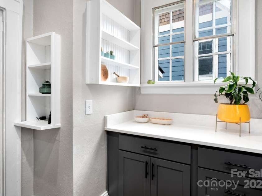 67 Westover Drive, Asheville, NC 28801.  MLS# CAR4288479, YatesRealty ID 30389. Open Shelving