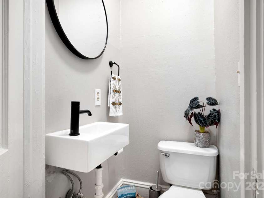 67 Westover Drive, Asheville, NC 28801.  MLS# CAR4288479, YatesRealty ID 30389. Powder Room on Main Level 
