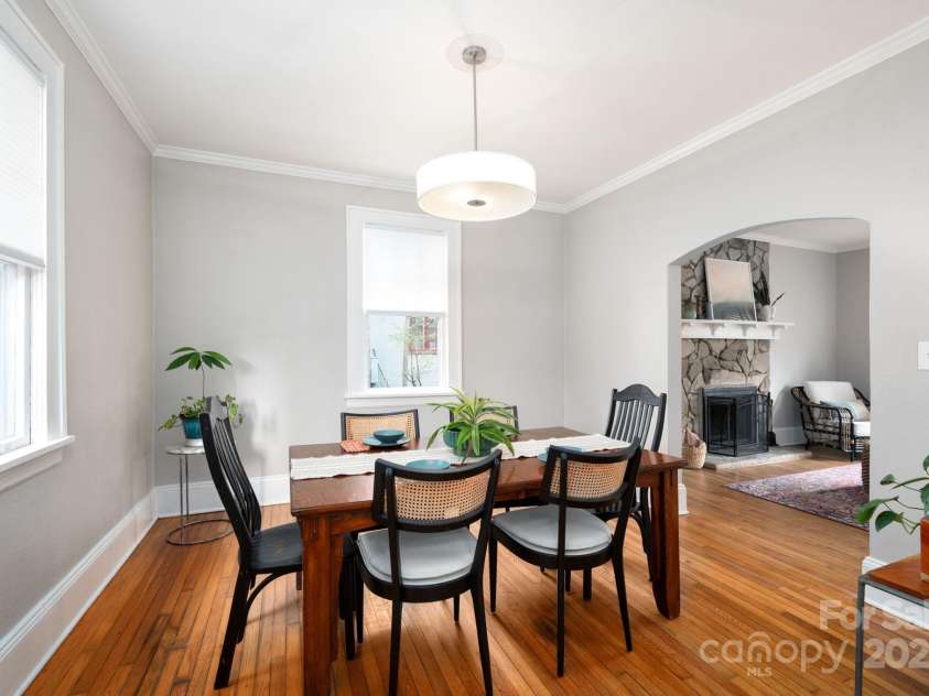 67 Westover Drive, Asheville, NC 28801.  MLS# CAR4288479, YatesRealty ID 30389. Room to Entertain