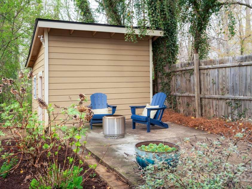 67 Westover Drive, Asheville, NC 28801.  MLS# CAR4288479, YatesRealty ID 30389. Small Patio