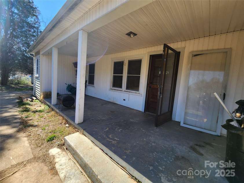 1222 Sparrow Springs Road, Kings Mountain, NC 28086.  MLS# CAR4226665, YatesRealty ID 3039. 