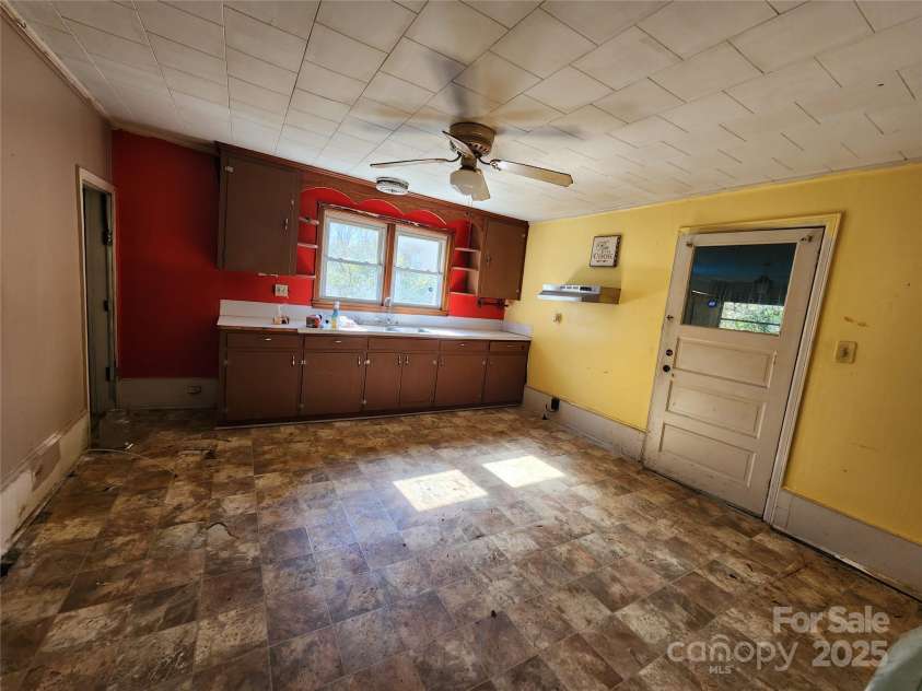 1222 Sparrow Springs Road, Kings Mountain, NC 28086.  MLS# CAR4226665, YatesRealty ID 3039. 