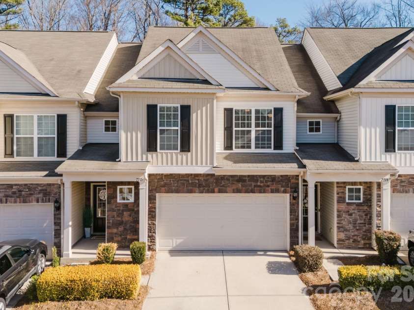 2215 Whitford Lane, Charlotte, NC 28210.  MLS# CAR4335370, YatesRealty ID 3039. 