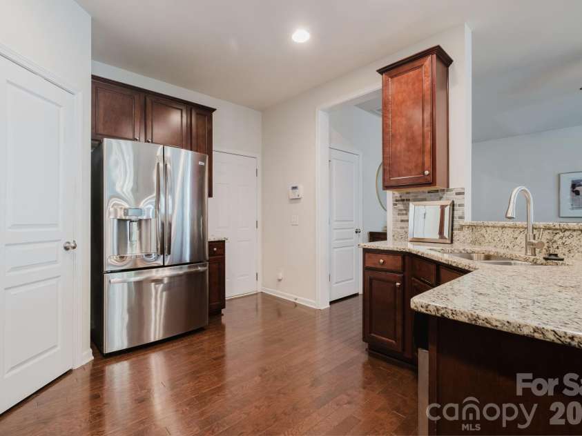 2215 Whitford Lane, Charlotte, NC 28210.  MLS# CAR4335370, YatesRealty ID 3039. 