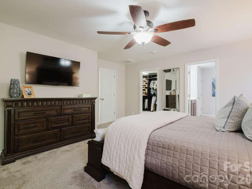 2215 Whitford Lane, Charlotte, NC 28210.  MLS# CAR4335370, YatesRealty ID 3039. 