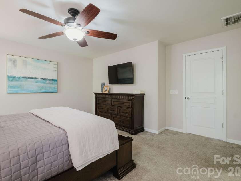 2215 Whitford Lane, Charlotte, NC 28210.  MLS# CAR4335370, YatesRealty ID 3039. 