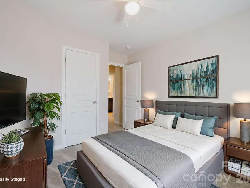 2215 Whitford Lane, Charlotte, NC 28210.  MLS# CAR4335370, YatesRealty ID 3039. 
