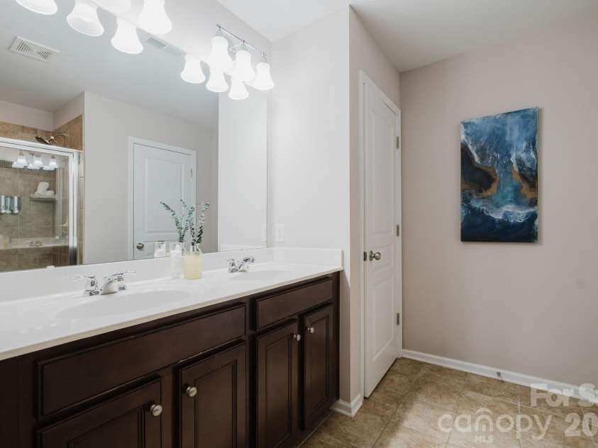 2215 Whitford Lane, Charlotte, NC 28210.  MLS# CAR4335370, YatesRealty ID 3039. 