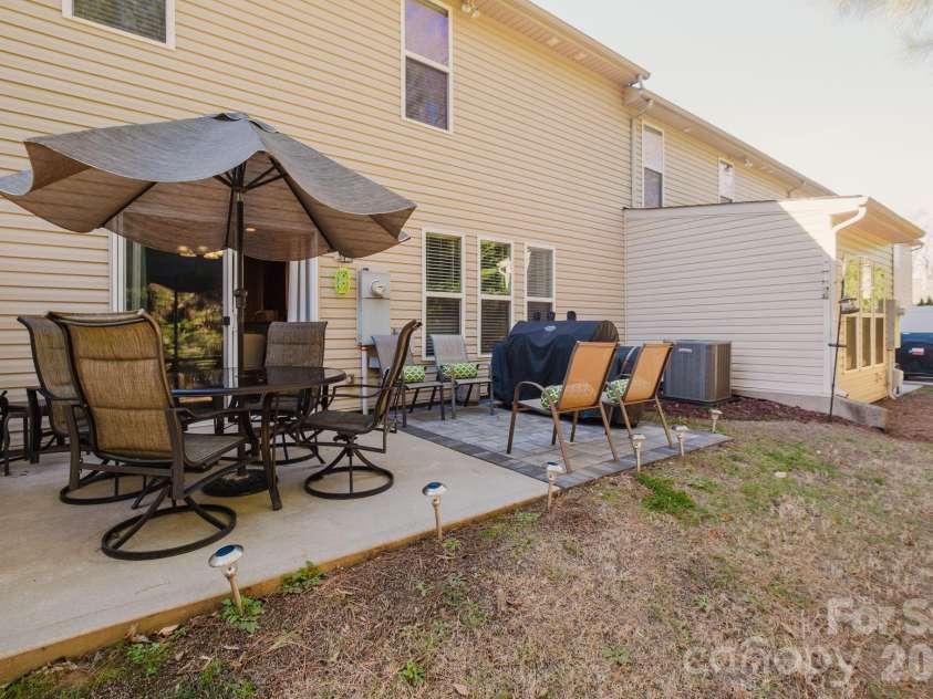 2215 Whitford Lane, Charlotte, NC 28210.  MLS# CAR4335370, YatesRealty ID 3039. 