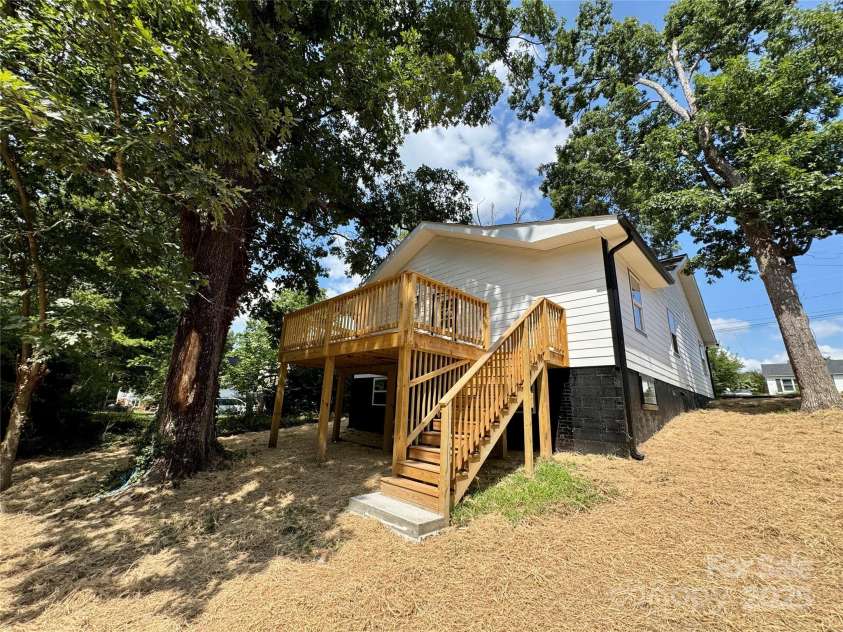 142 Morrow Avenue, Albemarle, NC 28001.  MLS# CAR4285421, YatesRealty ID 30390. 