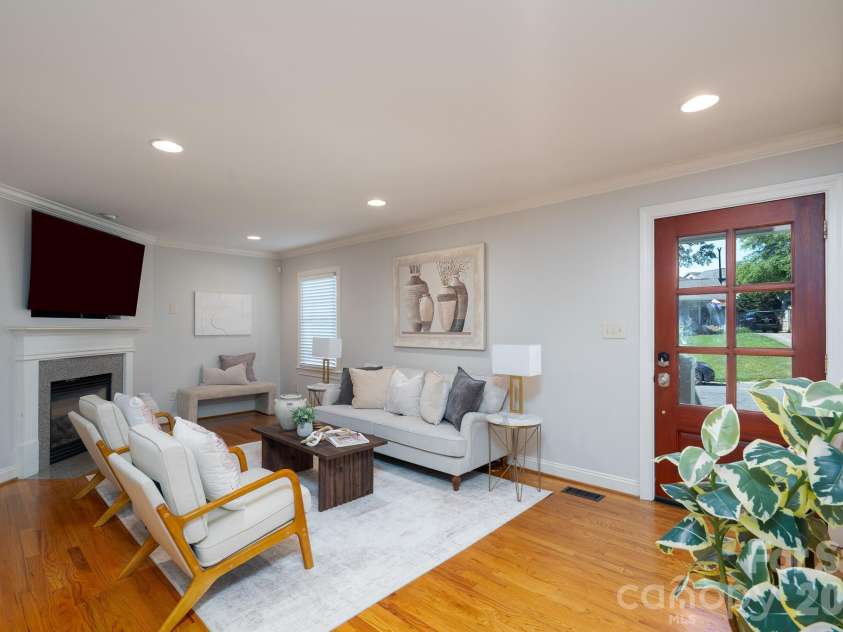 1617 Brook Road, Charlotte, NC 28205.  MLS# CAR4381506, YatesRealty ID 30391. 
