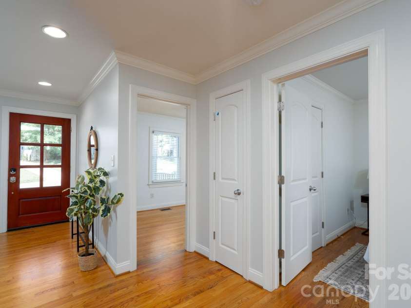 1617 Brook Road, Charlotte, NC 28205.  MLS# CAR4381506, YatesRealty ID 30391. 