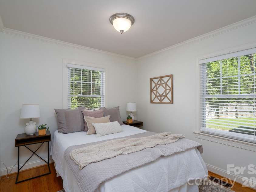 1617 Brook Road, Charlotte, NC 28205.  MLS# CAR4381506, YatesRealty ID 30391. 