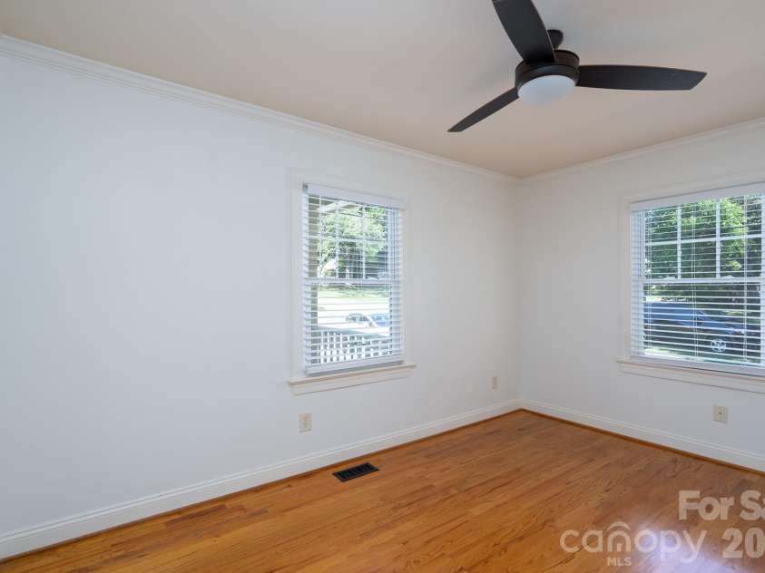 1617 Brook Road, Charlotte, NC 28205.  MLS# CAR4381506, YatesRealty ID 30391. 