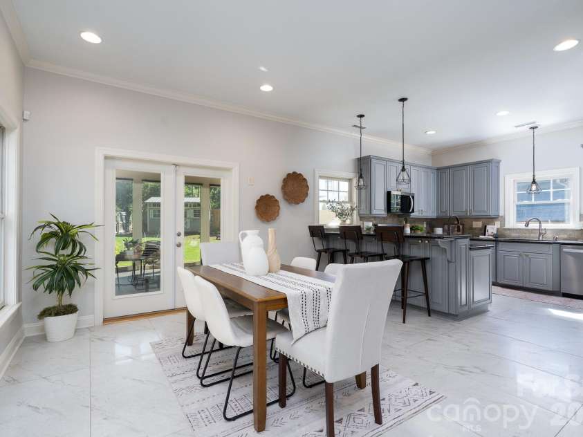 1617 Brook Road, Charlotte, NC 28205.  MLS# CAR4381506, YatesRealty ID 30391. 