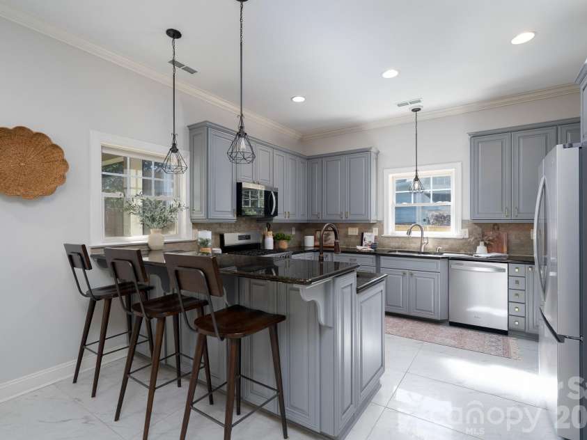 1617 Brook Road, Charlotte, NC 28205.  MLS# CAR4381506, YatesRealty ID 30391. 