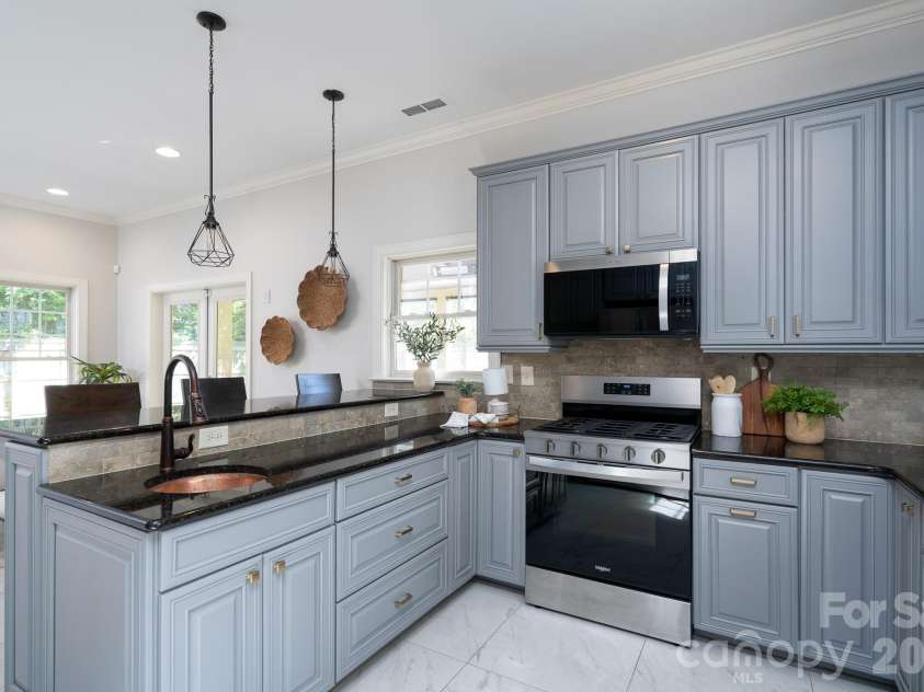 1617 Brook Road, Charlotte, NC 28205.  MLS# CAR4381506, YatesRealty ID 30391. 