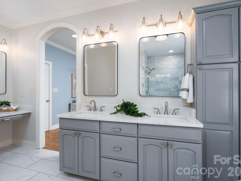 1617 Brook Road, Charlotte, NC 28205.  MLS# CAR4381506, YatesRealty ID 30391. 