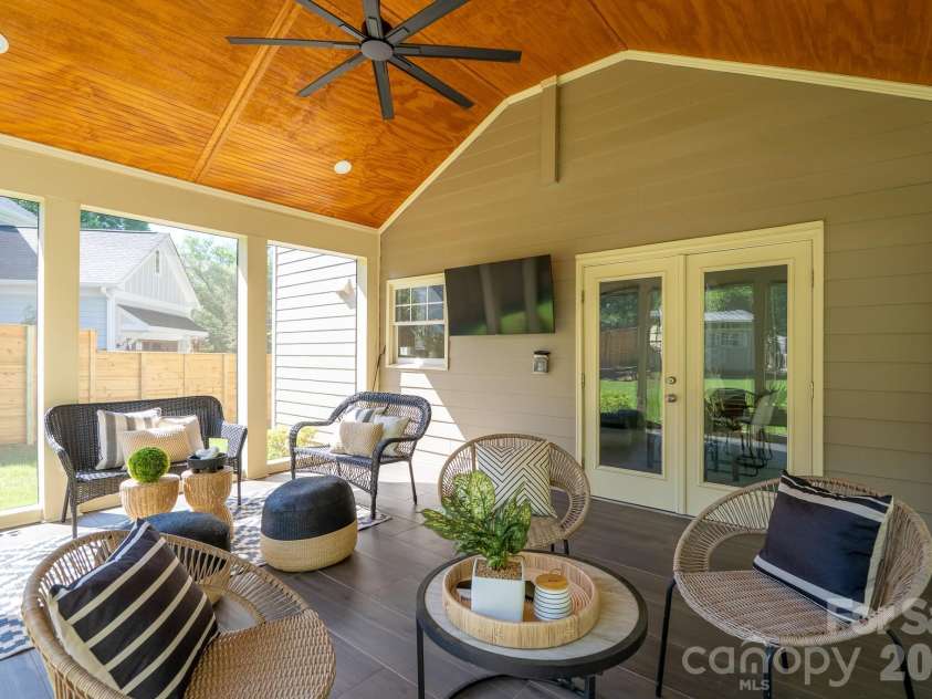 1617 Brook Road, Charlotte, NC 28205.  MLS# CAR4381506, YatesRealty ID 30391. 