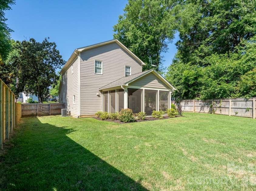 1617 Brook Road, Charlotte, NC 28205.  MLS# CAR4381506, YatesRealty ID 30391. 